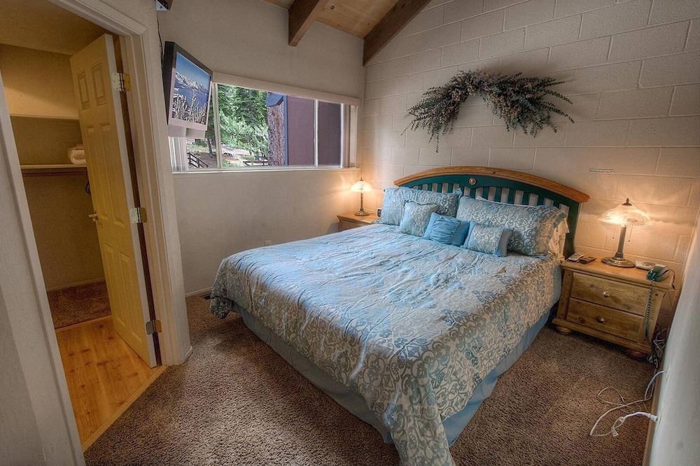 Lake Tahoe Vacations - Heavenly Mountain Hideaway 2 Bedroom Home by RedAwning - Property Image 2