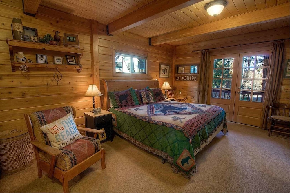 Smokey Joes 5 Bedroom Cabin by RedAwning - Property Image 23