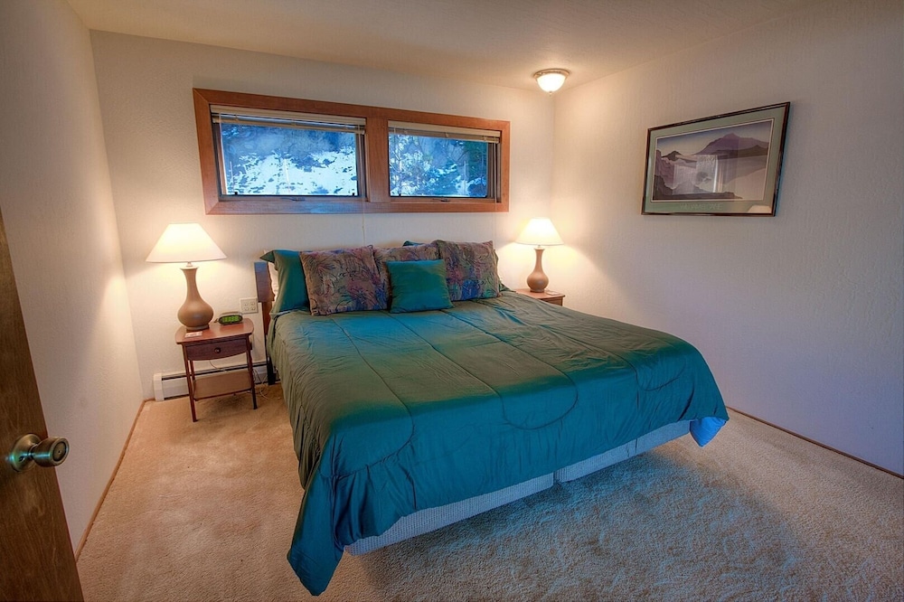 Lake View Glen 4 Bedroom Home by RedAwning - Property Image 11