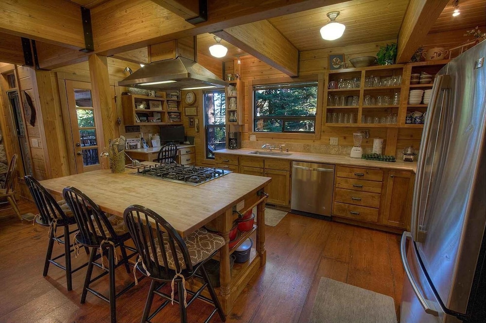 Smokey Joes 5 Bedroom Cabin by RedAwning - Property Image 30