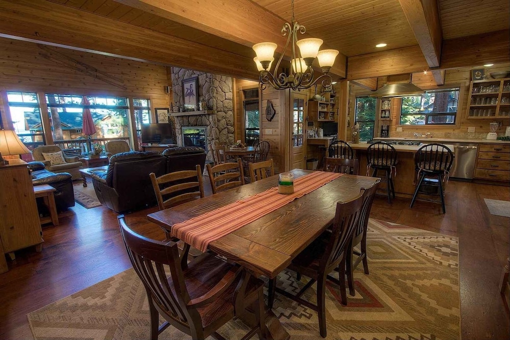 Smokey Joes 5 Bedroom Cabin by RedAwning - Property Image 6