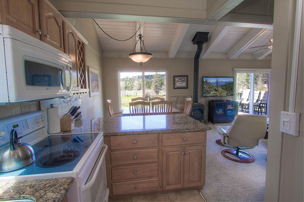 Park View Paradise 3 Bedroom Condo by RedAwning - Property Image 20