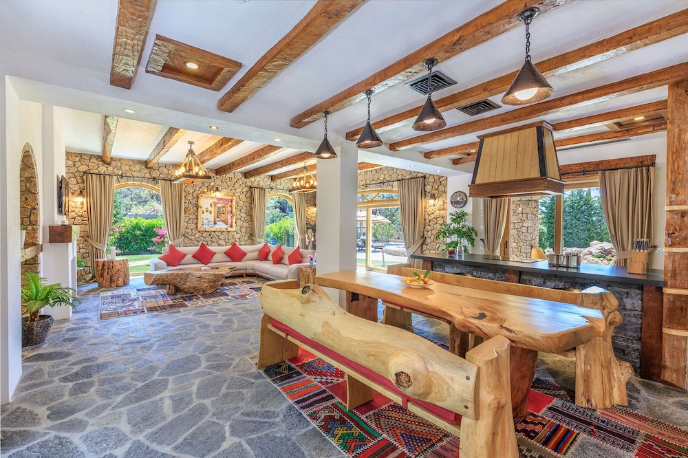 Private Island-Style Ultra Luxury Villa Estate
