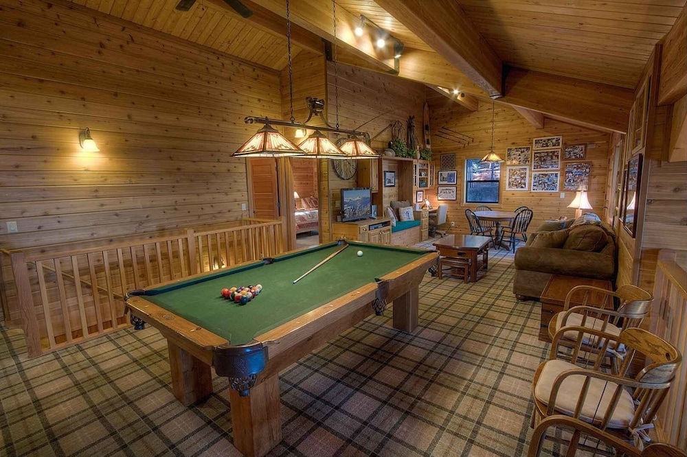 Smokey Joes 5 Bedroom Cabin by RedAwning - Property Image 5