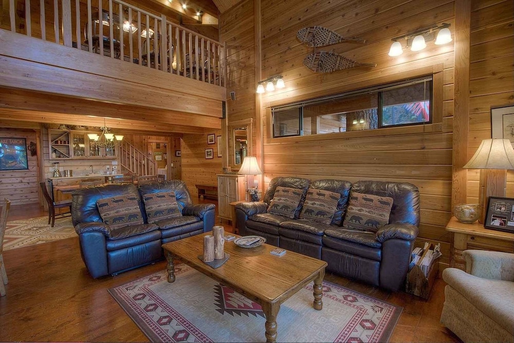Smokey Joes 5 Bedroom Cabin by RedAwning - Property Image 7