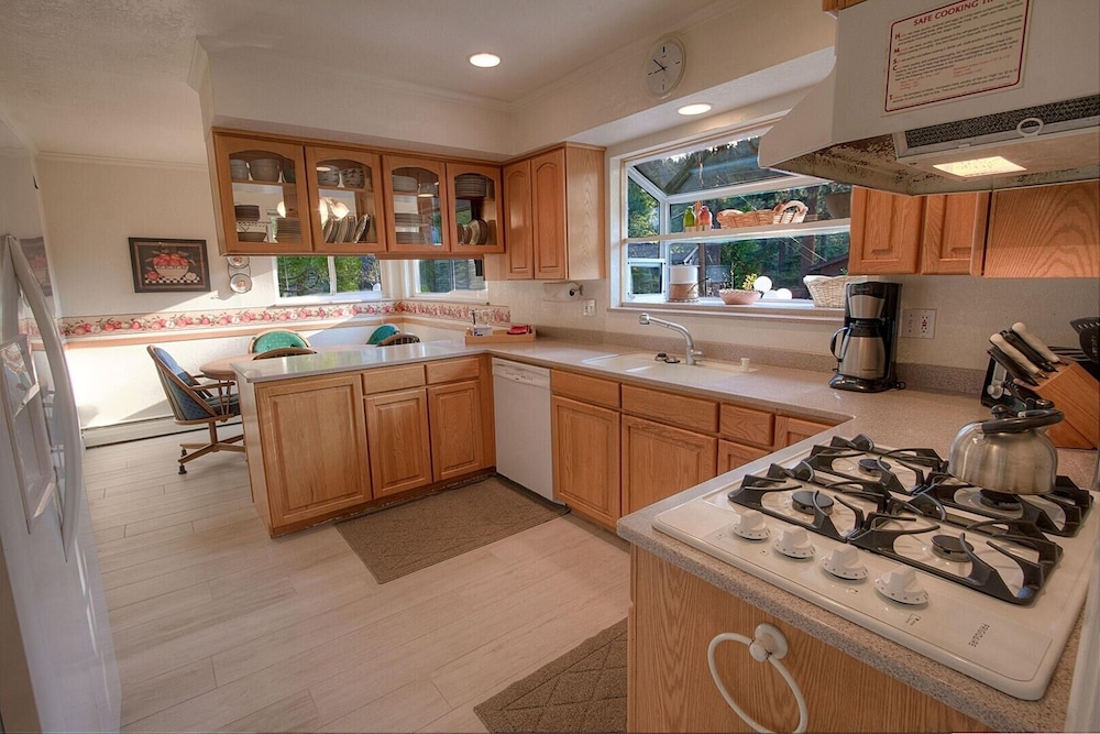 Cheyenne Chalet 4 Bedroom Home by RedAwning - Property Image 22