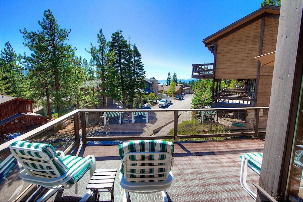 Lake Tahoe Vacations - Inclining View 3 Bedroom Home by RedAwning - Property Image 10