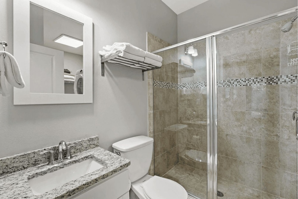 Honey Bee Bungalows by Avantstay Boat Friendly, Pool Access