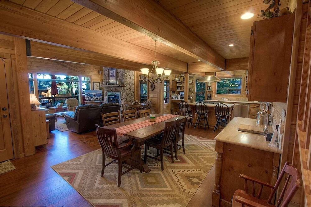 Smokey Joes 5 Bedroom Cabin by RedAwning - Property Image 28