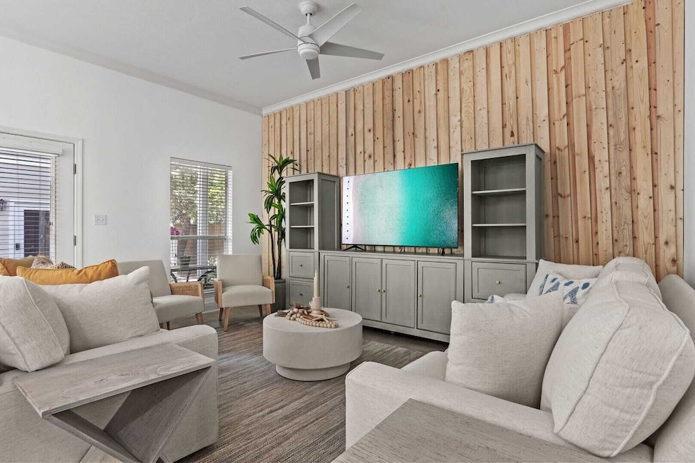 Honey Bee Bungalows by Avantstay Boat Friendly, Pool Access
