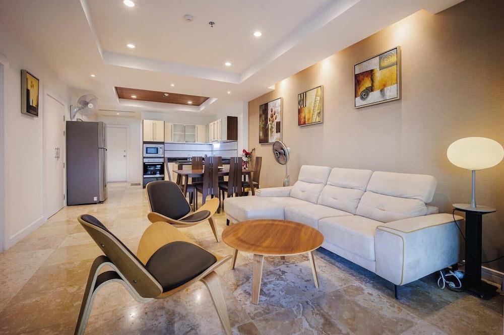 Seaview Condo with Large Pool - BAP1