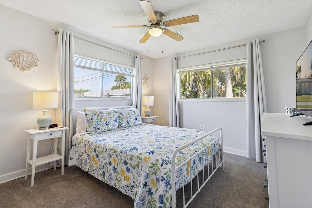4880 N Banana River