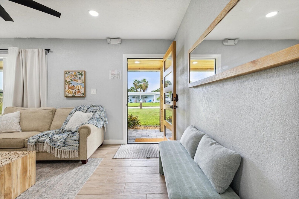 131 W Pasco Ln