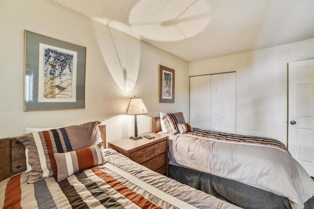 Mountainside 145a 2 Bedroom Condo by RedAwning