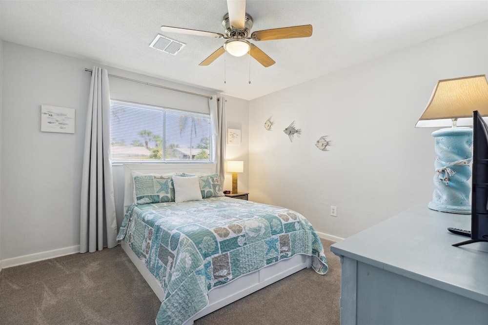 4880 N Banana River