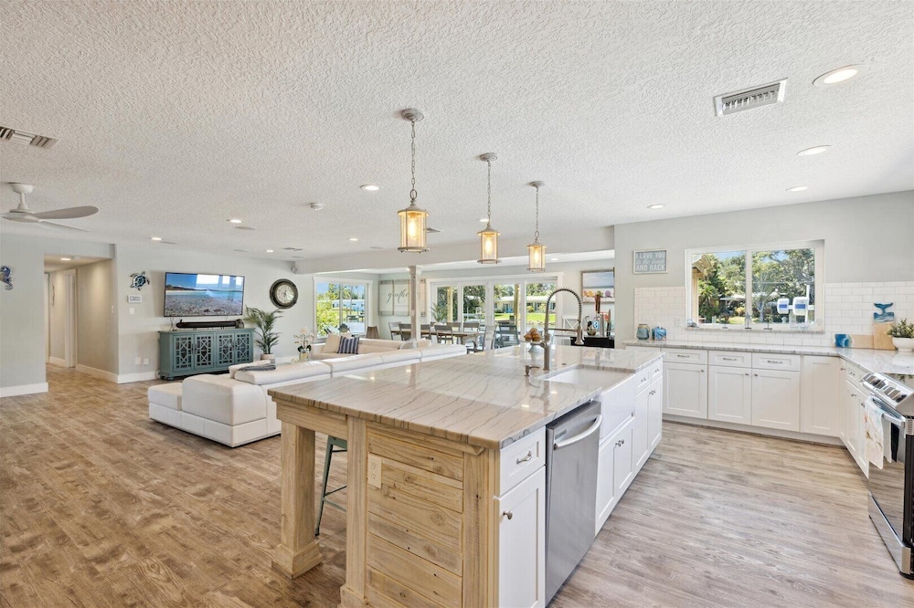436 Cocoa Isles Blvd