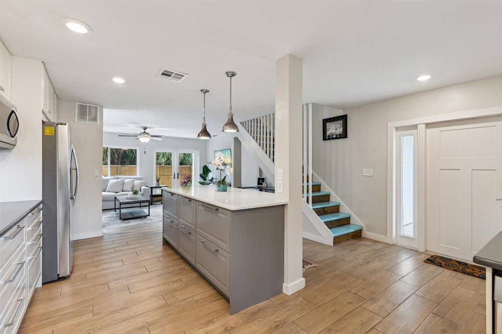 10 Colonial Drive