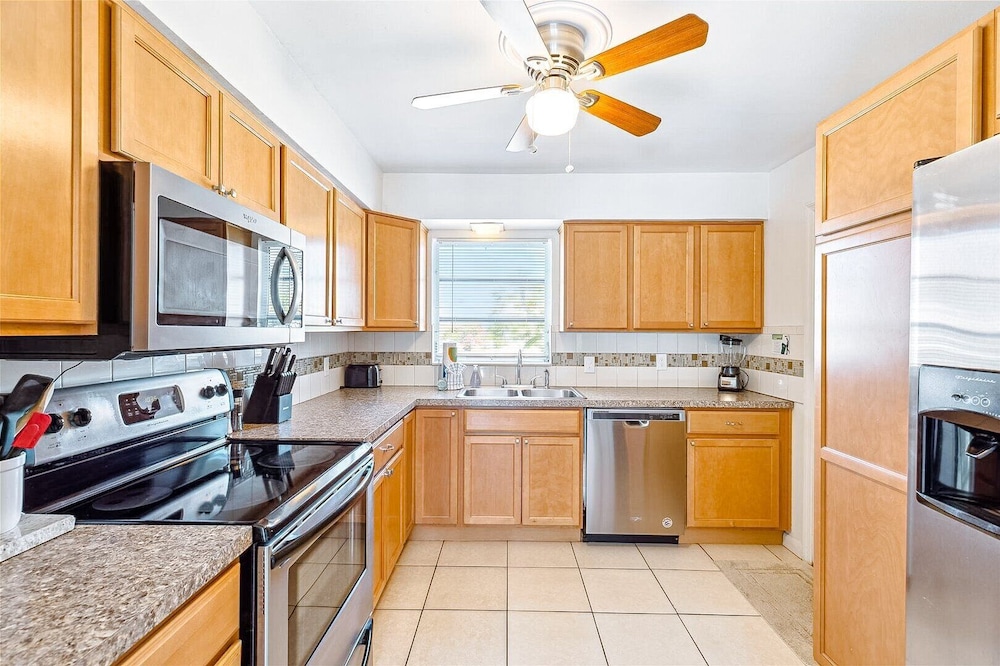 4880 N Banana River