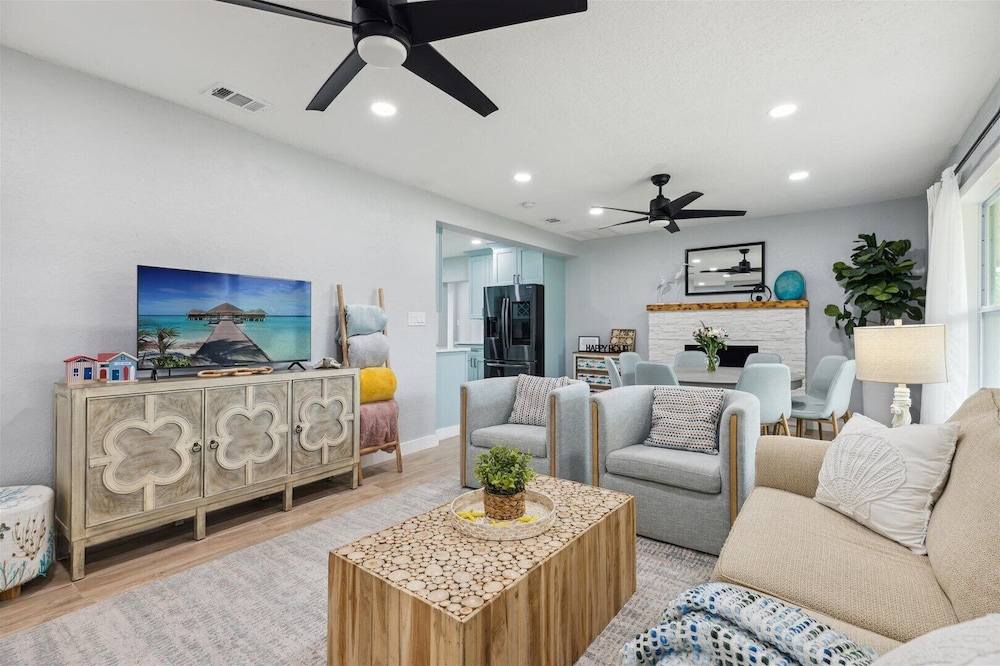 131 W Pasco Ln