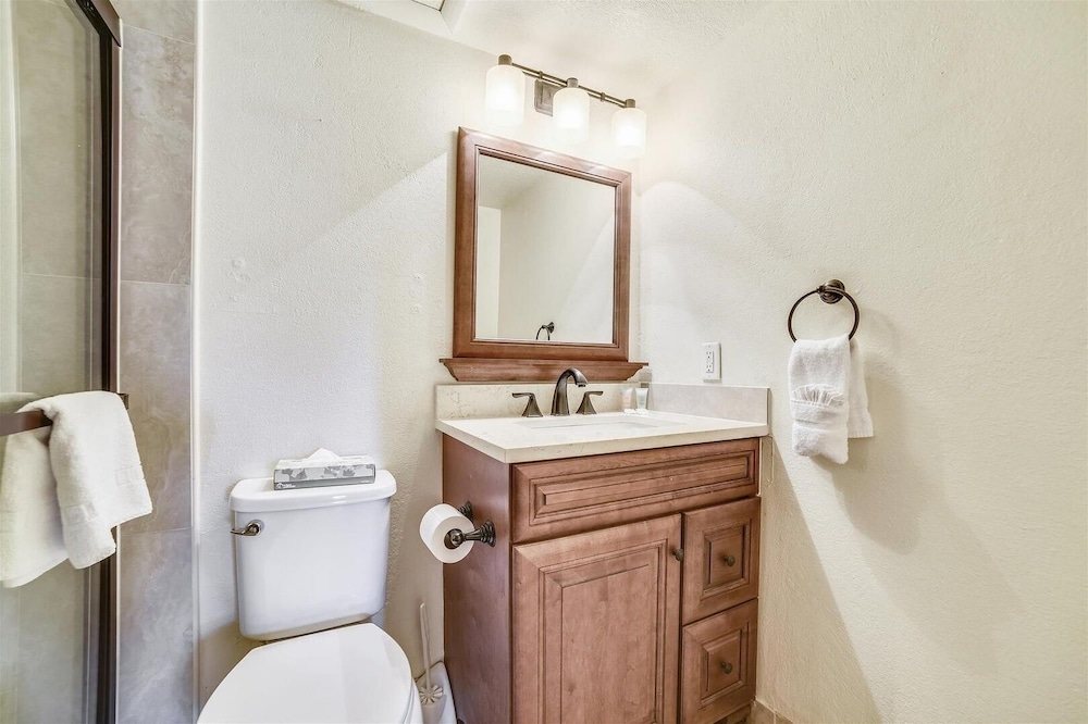 Mountainside 155a 2 Bedroom Condo by RedAwning