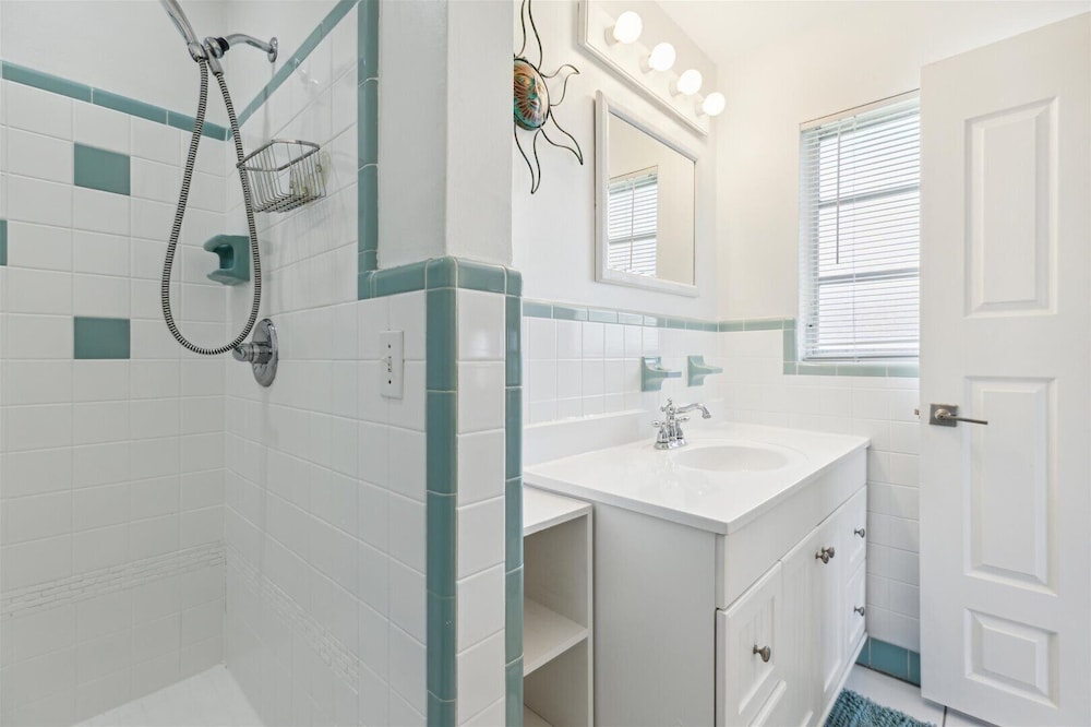 4880 N Banana River