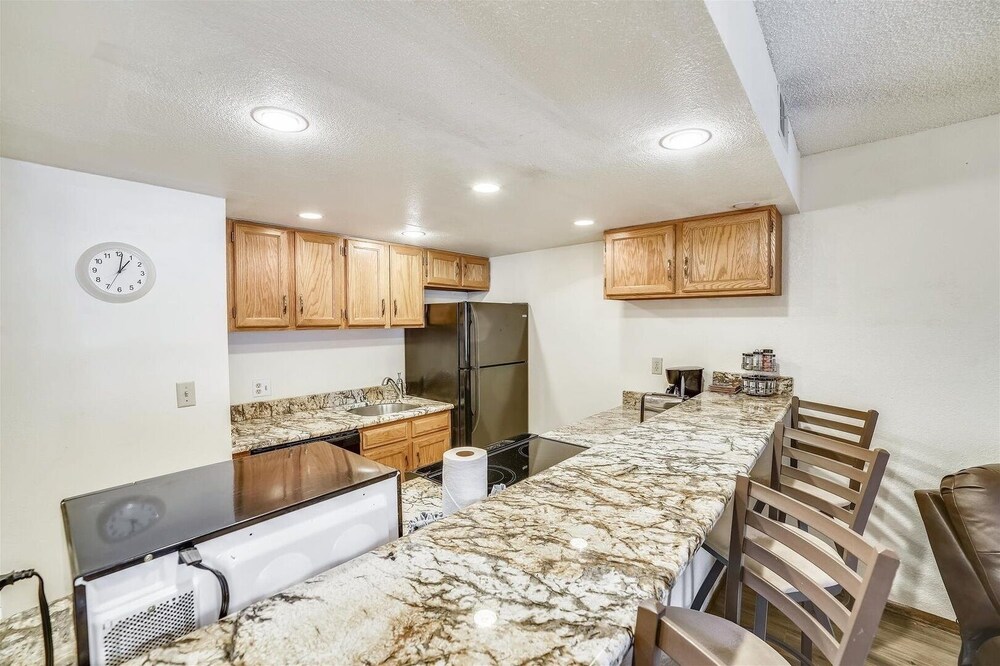 Mountainside 155a 2 Bedroom Condo by RedAwning