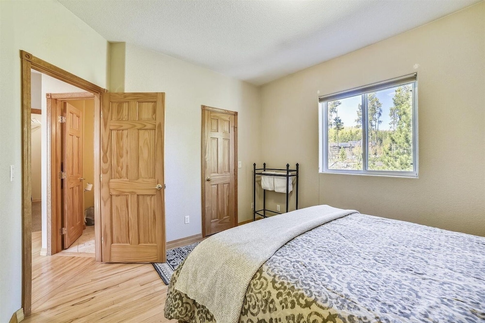 Larson Lane 217 - 4 Br Home