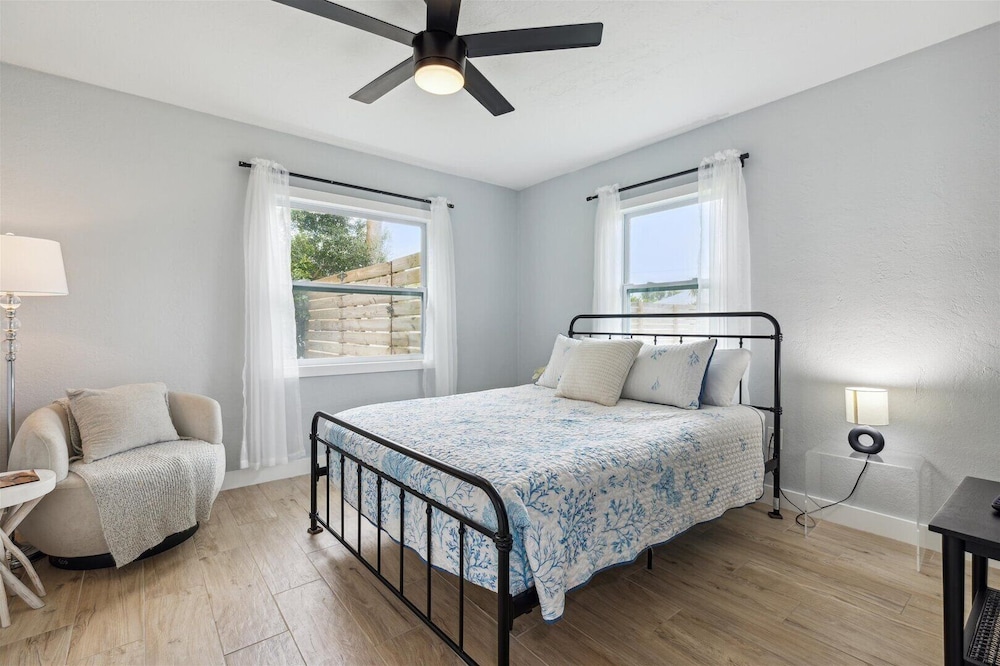 131 W Pasco Ln