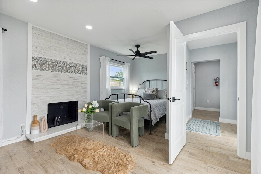 131 W Pasco Ln