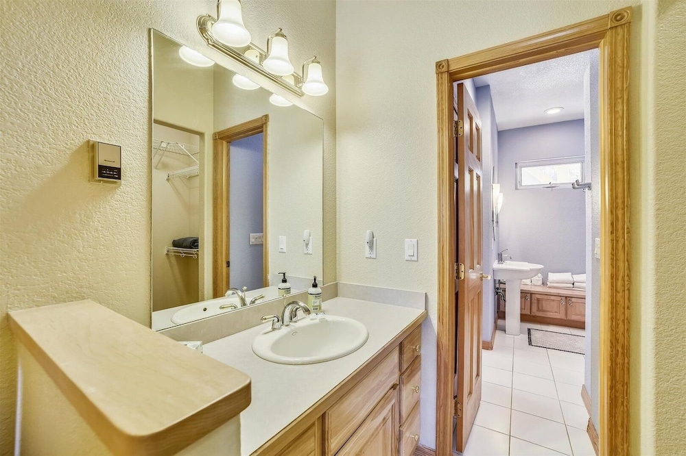 Larson Lane 217 - 4 Br Home