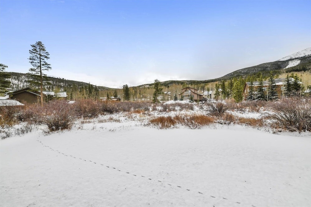 Mountainside 145a 2 Bedroom Condo by RedAwning