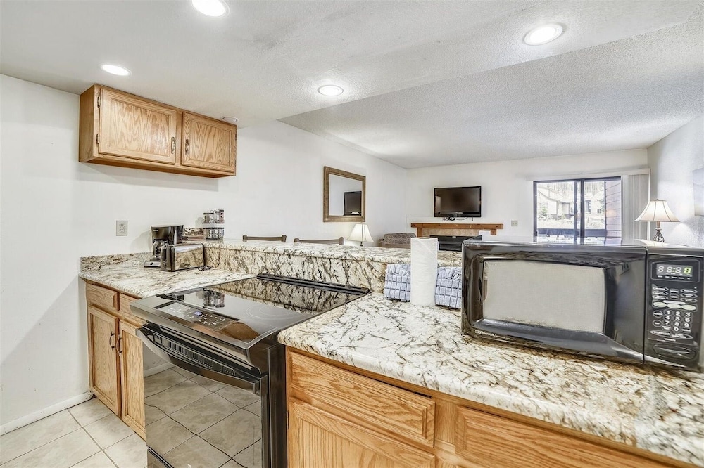 Mountainside 155a 2 Bedroom Condo by RedAwning