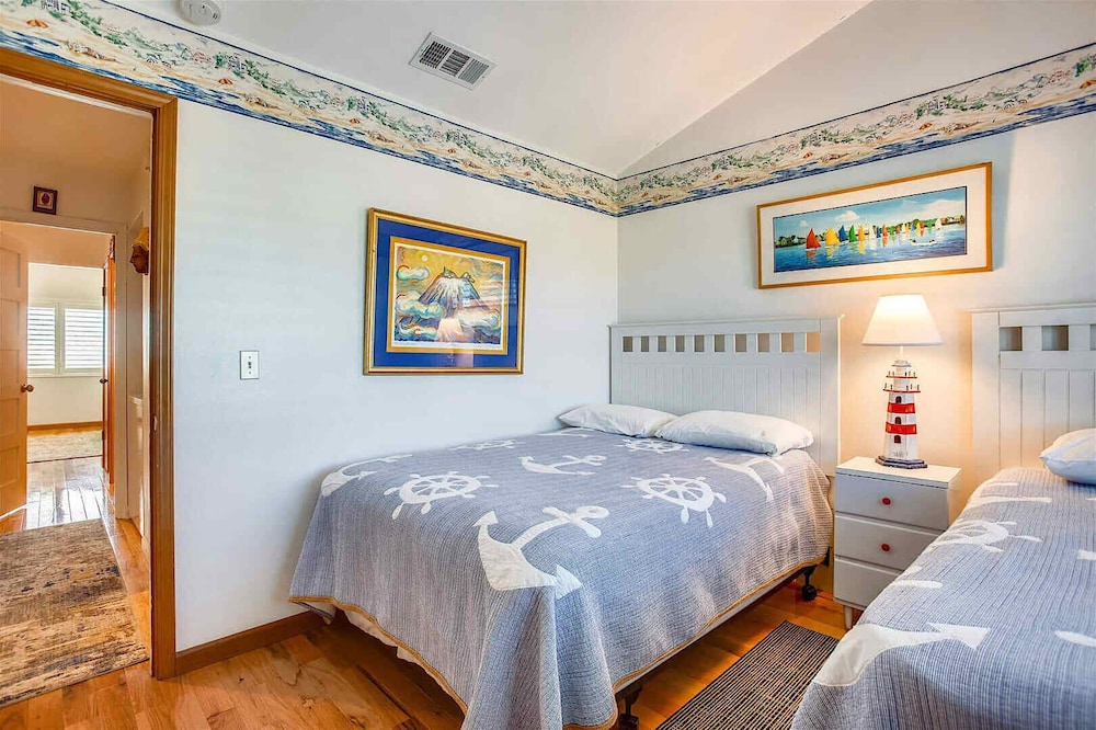 Coastal Oasis Refined Living Ocean Views