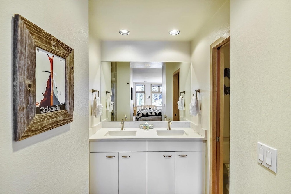 River Glen  106c 2 Bedroom Condo by RedAwning