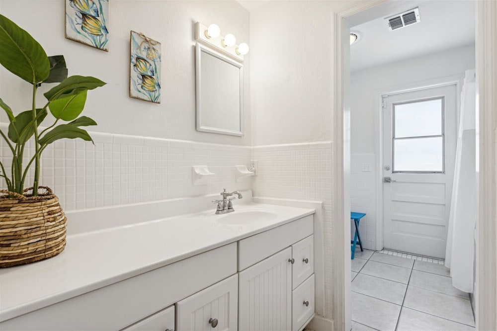 4880 N Banana River