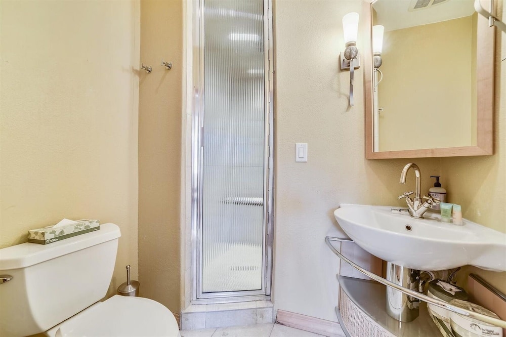 Larson Lane 217 - 4 Br Home