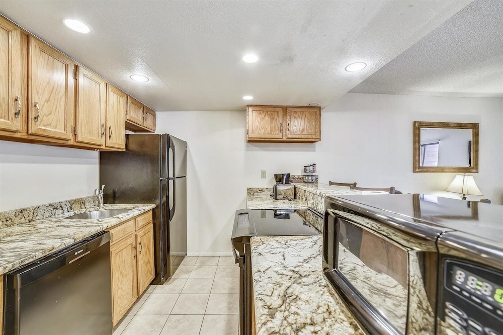 Mountainside 155a 2 Bedroom Condo by RedAwning