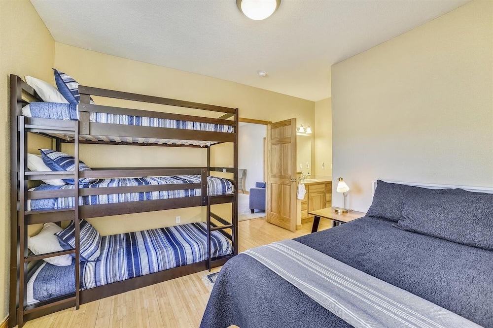 Larson Lane 217 - 4 Br Home
