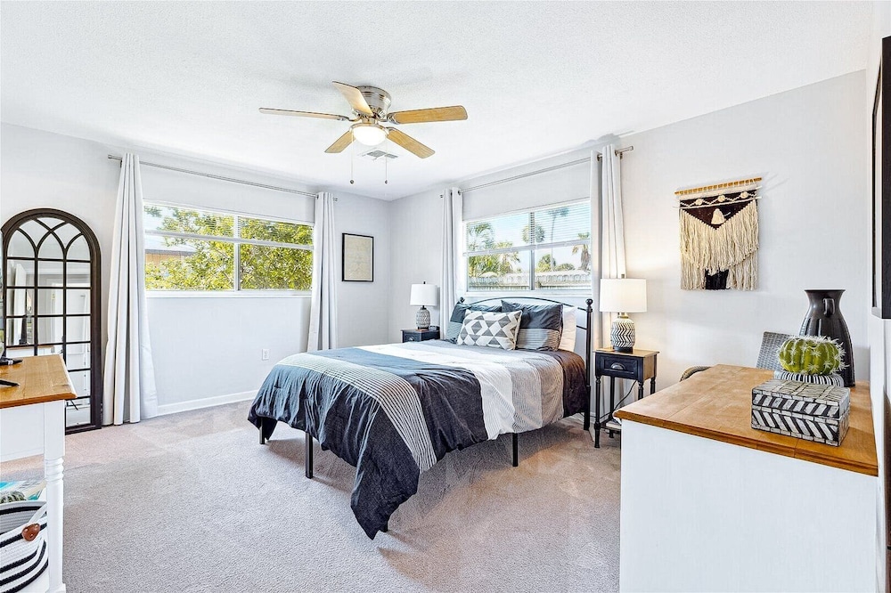 4880 N Banana River