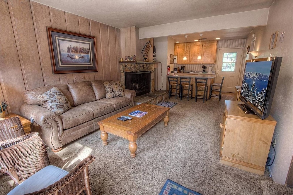 Lake Tahoe Vacations - Heavenly Mountain Hideaway 2 Bedroom Home by RedAwning - Property Image 10