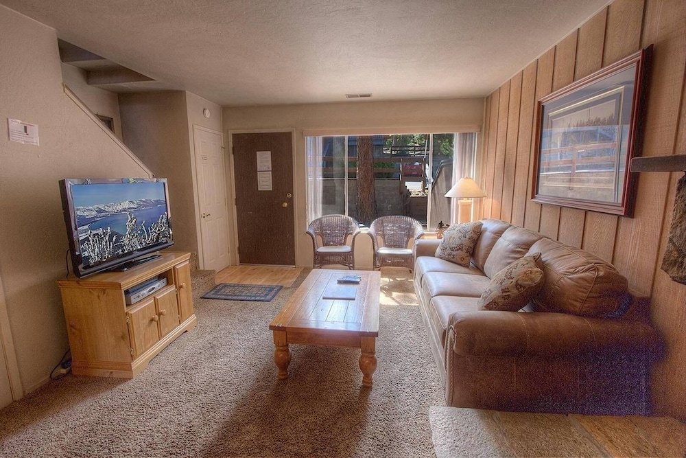 Lake Tahoe Vacations - Heavenly Mountain Hideaway 2 Bedroom Home by RedAwning - Property Image 7