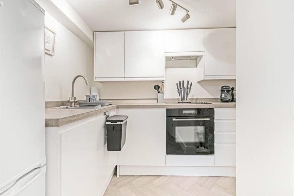 Stylish 1-bed Apartment in Tunbridge Wells view 5