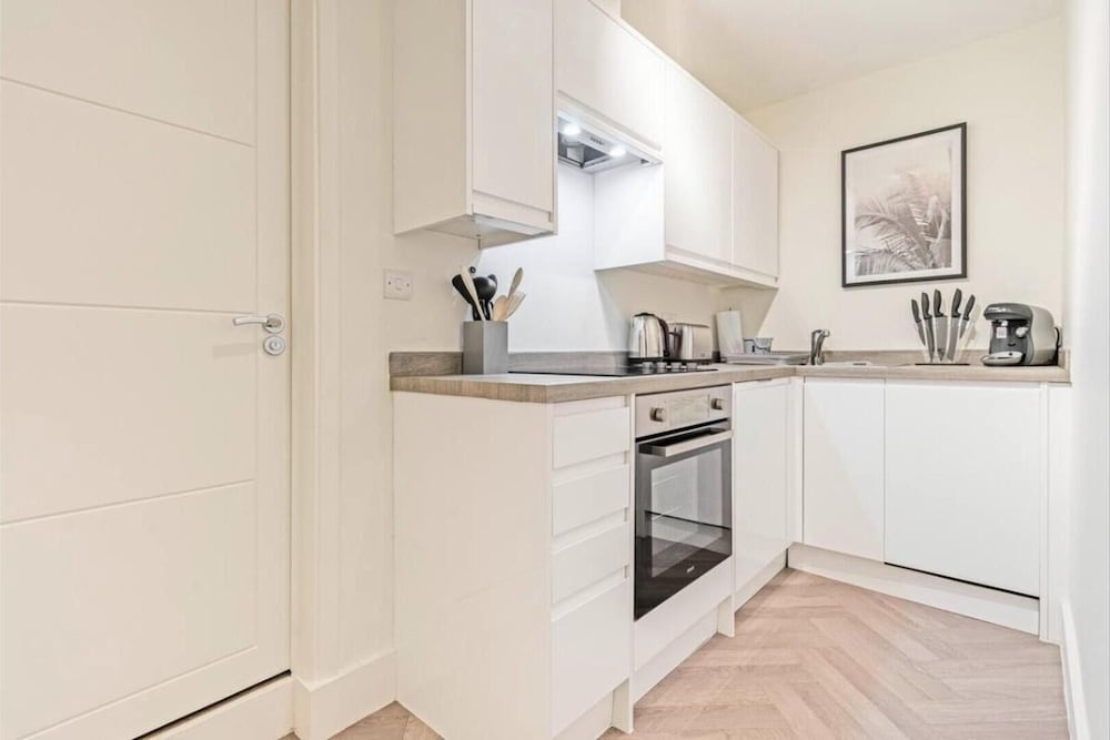 Stylish Studio in Heart of Tunbridge Wells view 3