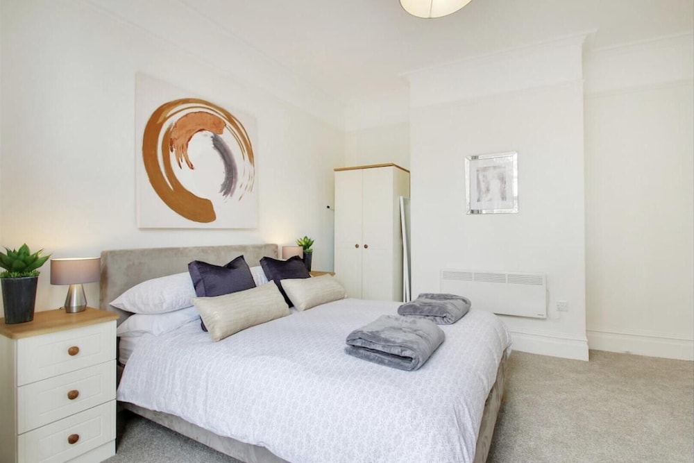 Stunning 2-bed Apartment in Tunbridge Wells view 3