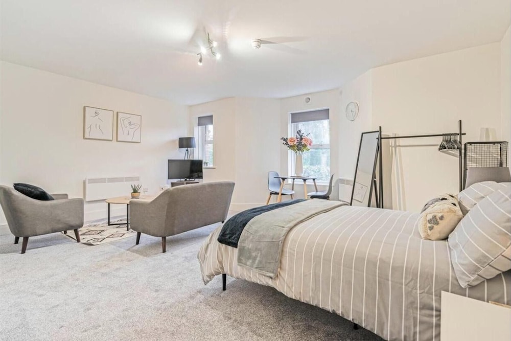 Stylish Studio in Heart of Tunbridge Wells view 2