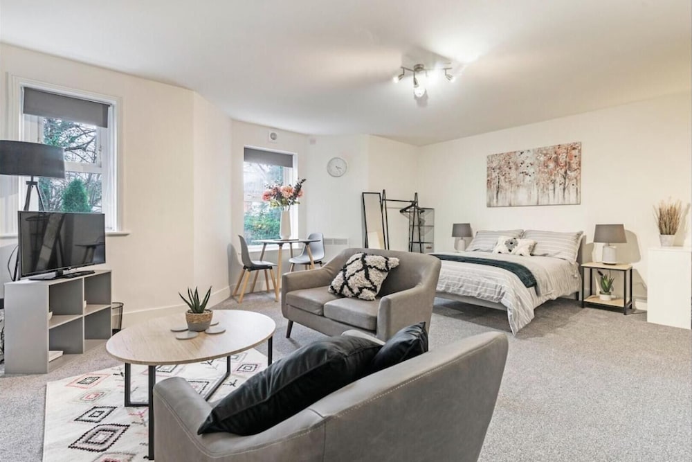 Royal Tunbridge Wells Vacations - Stylish Studio in Heart of Tunbridge Wells - Property Image 1