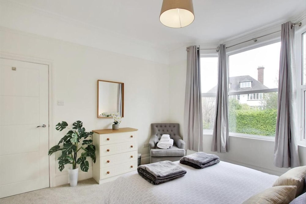 Stunning 2-bed Apartment in Tunbridge Wells view 2