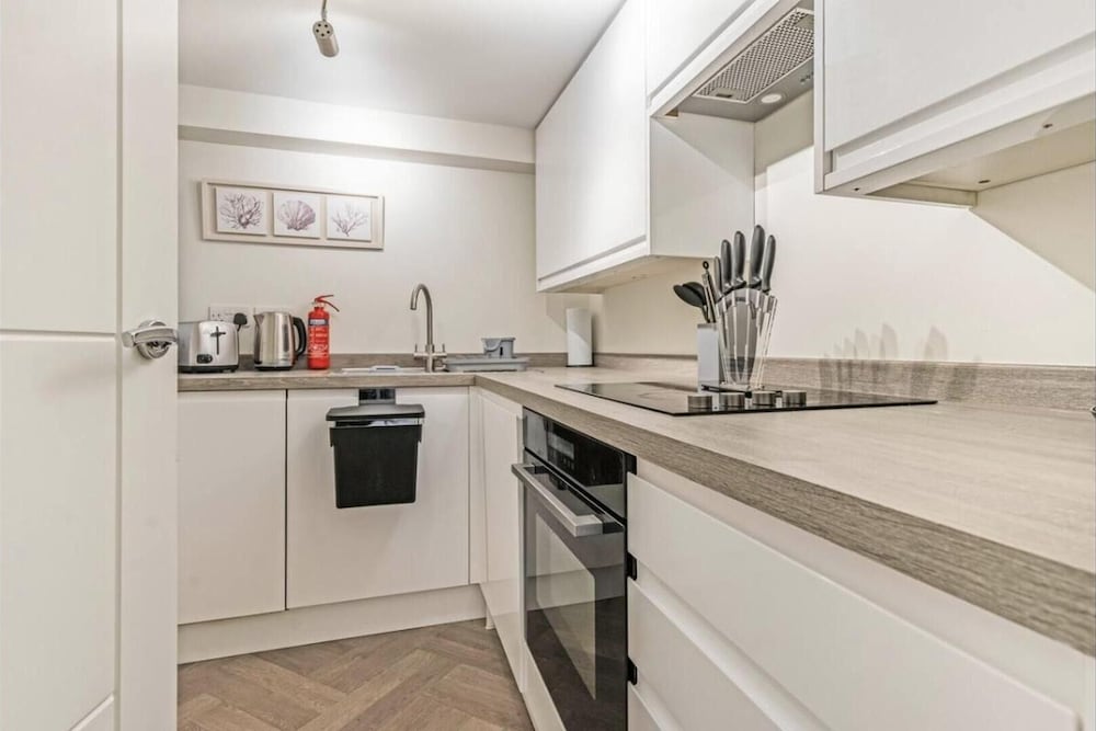 Stylish 1-bed Apartment in Tunbridge Wells view 4