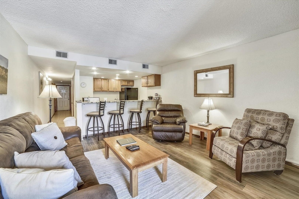 Mountainside 155a 2 Bedroom Condo by RedAwning