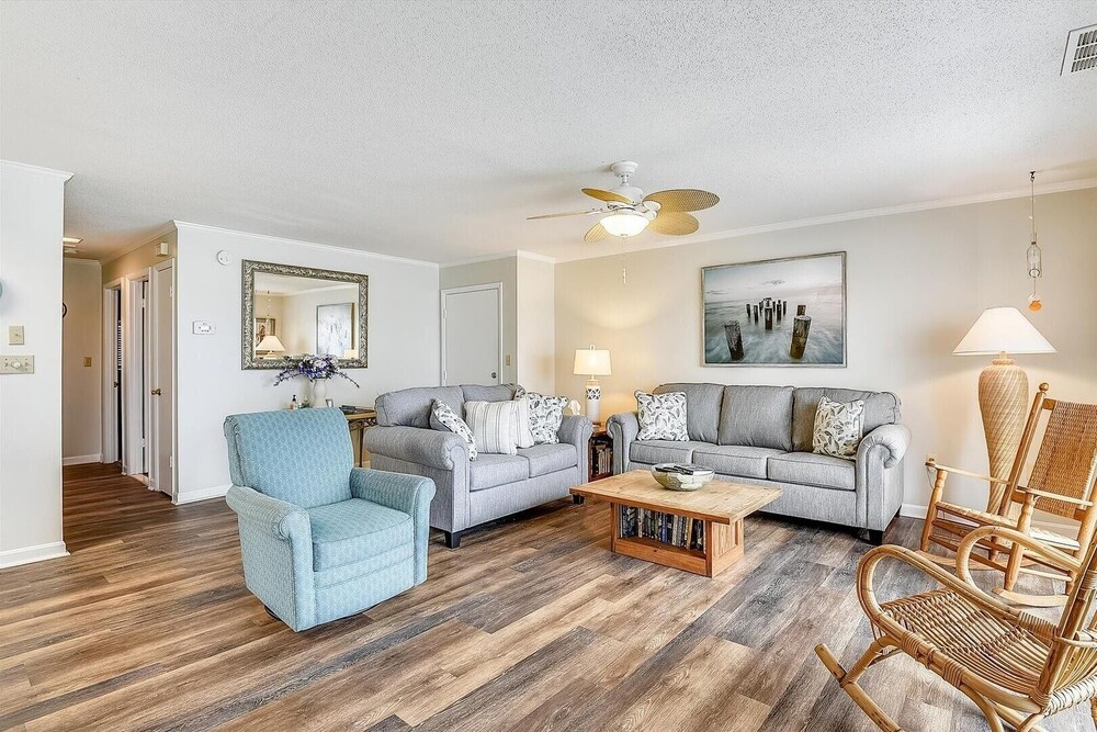Harbour Island 403l 2 Bedroom Condo by RedAwning